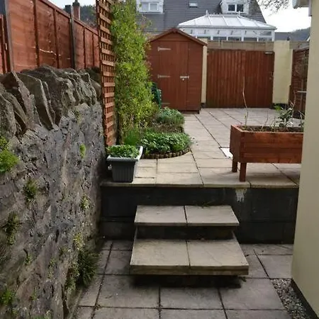 Entire 3 Bedroom House Near Caerphilly Station Exterior photo