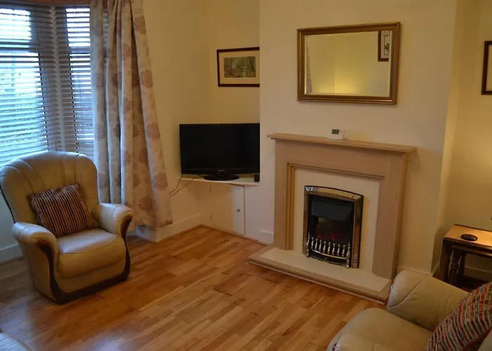 Entire 3 Bedroom House Near Caerphilly Station